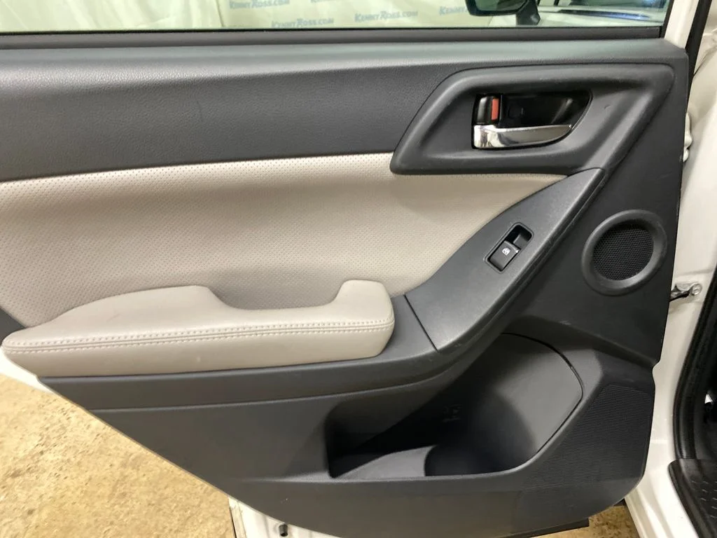 Used 2018 White Subaru 2.5i Limited image 15