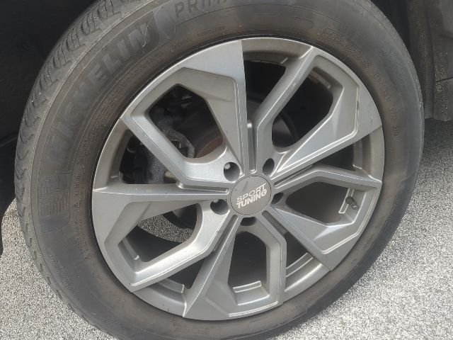 Used 2021 Magnetic Gray Metallic Toyota XLE Premium image 5