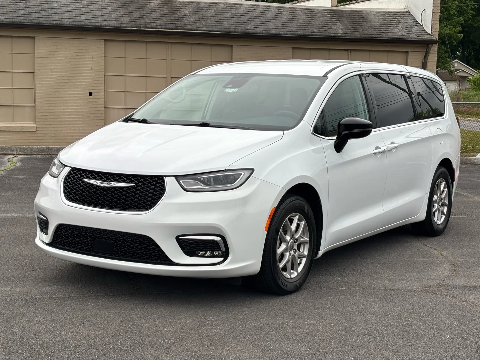 2024 Chrysler Pacifica Touring L's photo