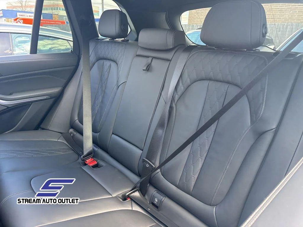 2025 BMW X5 50e - Photo 24
