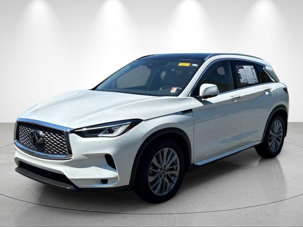 Used 2025 Radiant White INFINITI LUXE image 1