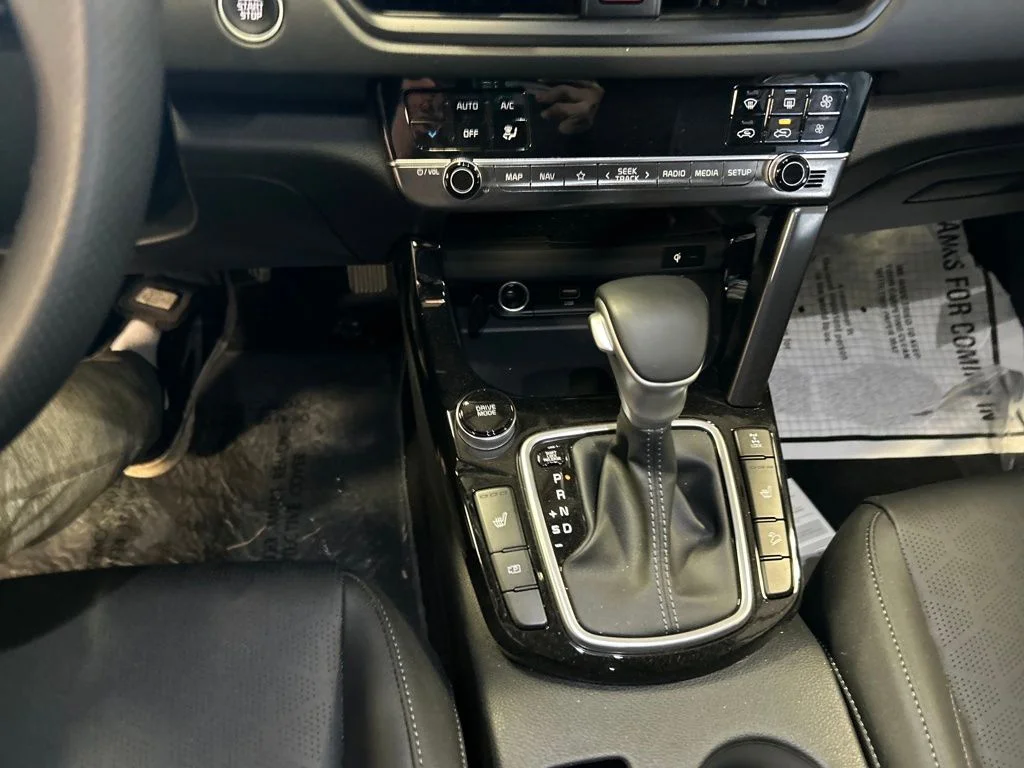 Used 2024 White Kia SX image 22