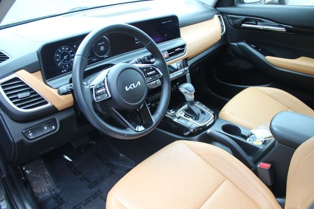 Used 2024 Gray Kia EX image 3
