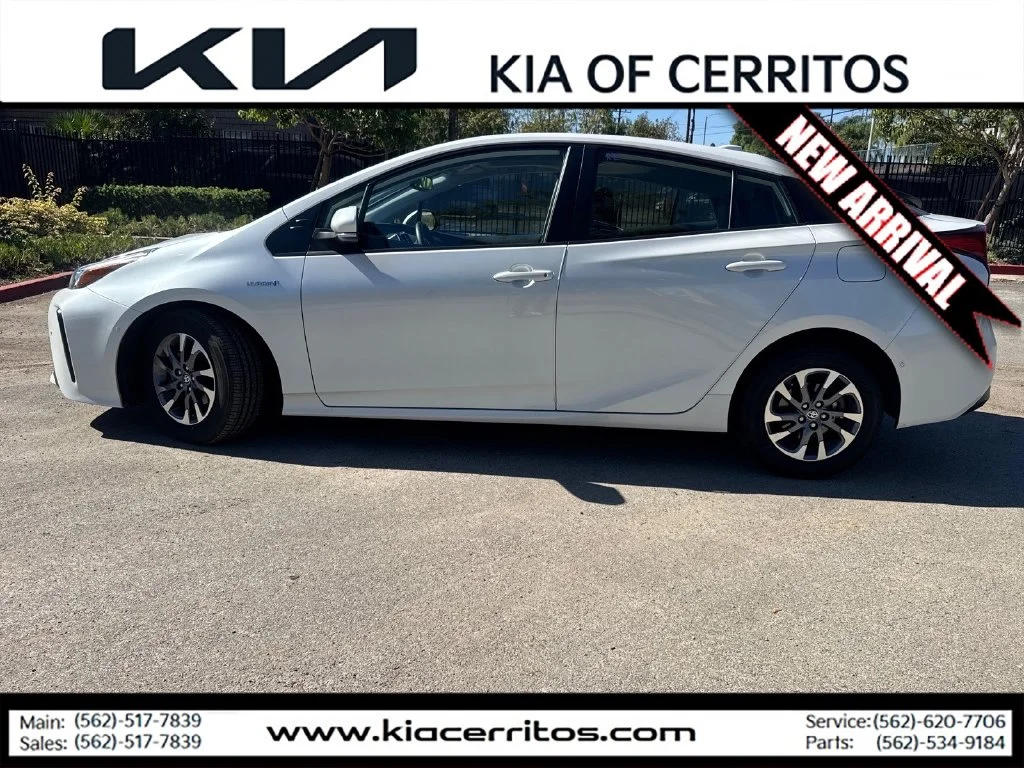 Used 2021 Beige Toyota XLE image 2