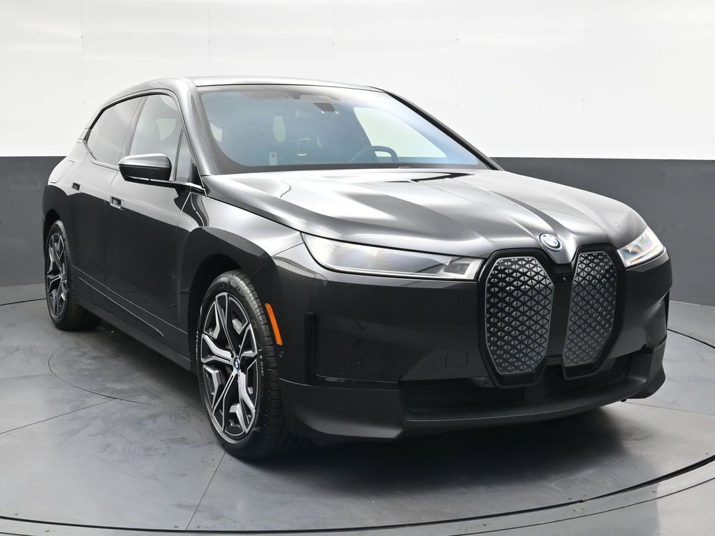 Used 2022 Gray BMW xDrive50 image 9