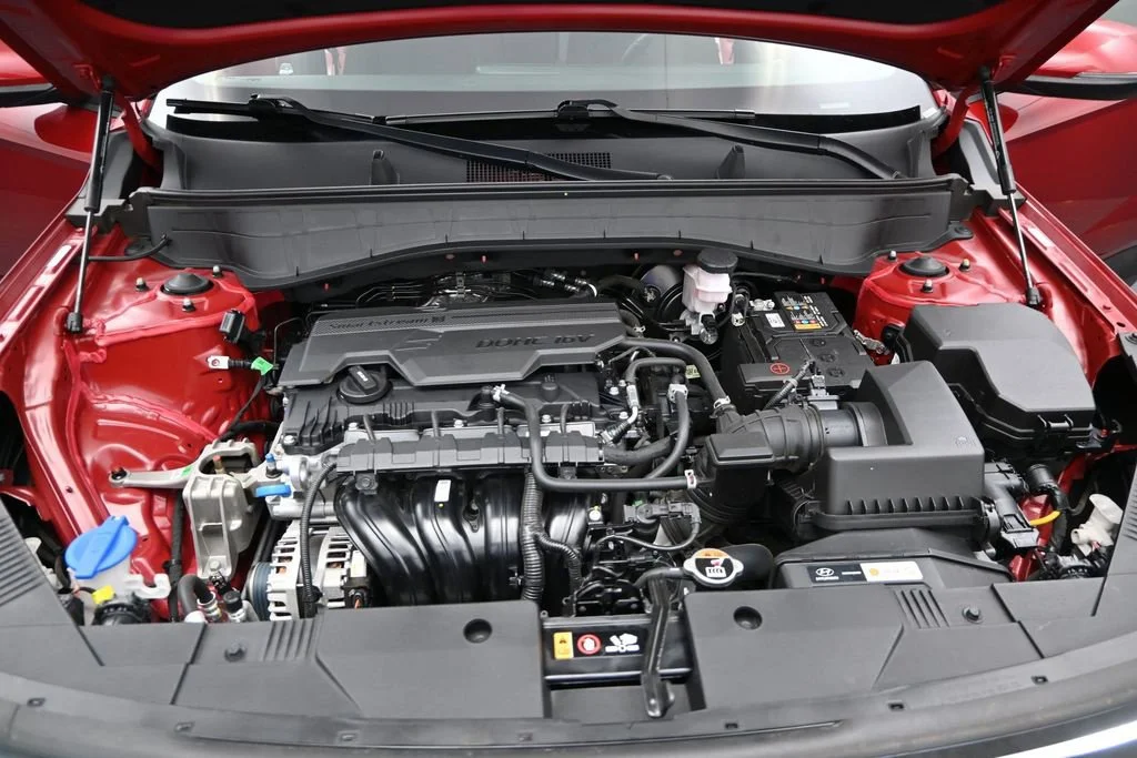 Used 2025 Red Hyundai SEL image 16