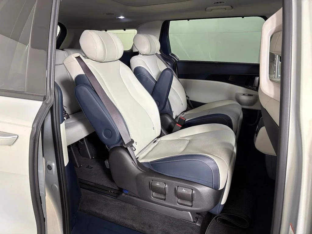 Used 2025 White Kia SX Prestige image 45