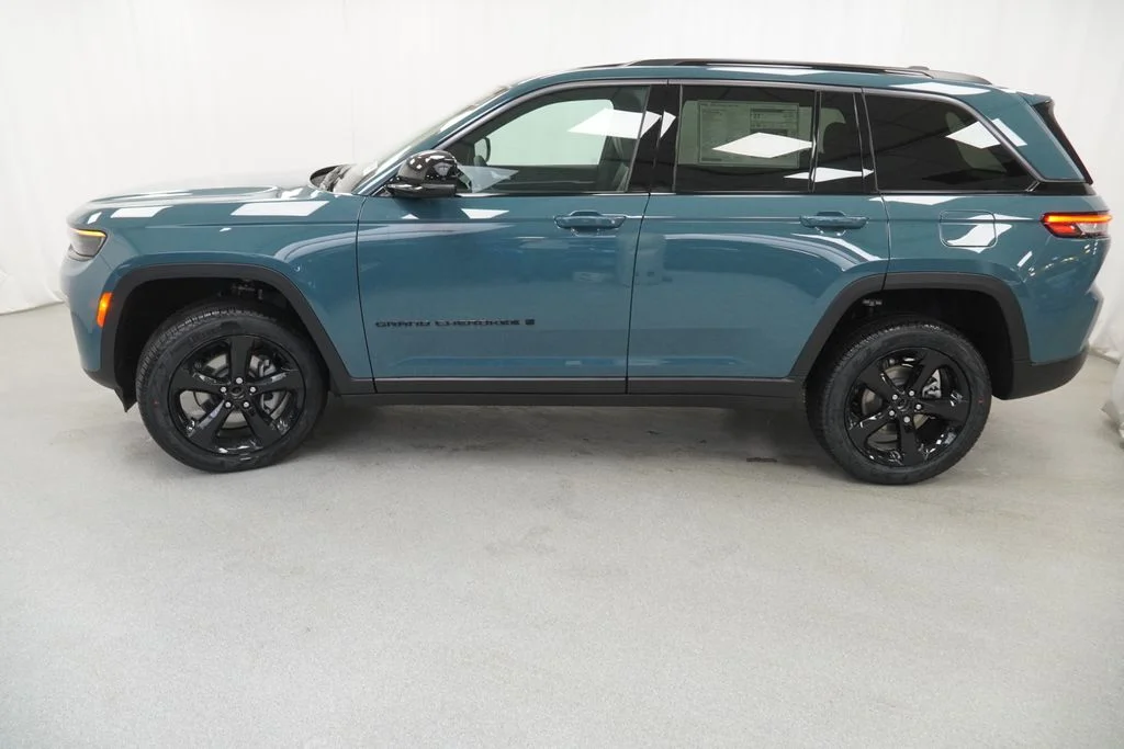 New 2026 Steel Blue Exterior Paint Jeep Limited image 12