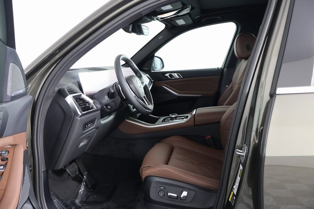New 2026 Green Metallic BMW xDrive50e image 5