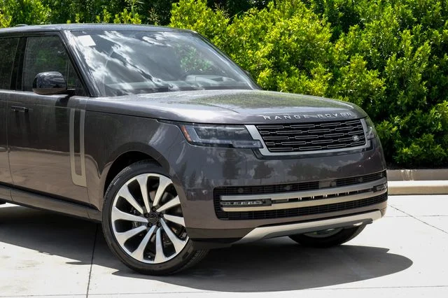 New 2026 Charente Grey Land Rover SE image 9