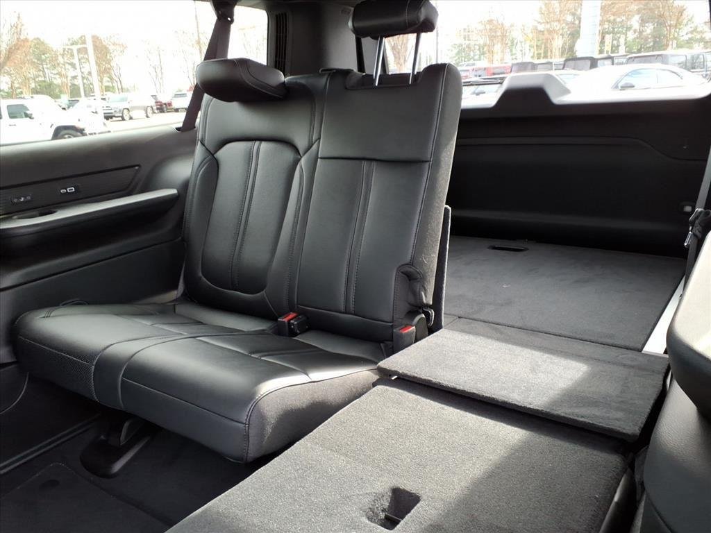 2025 Jeep Wagoneer L Series II - Photo 23
