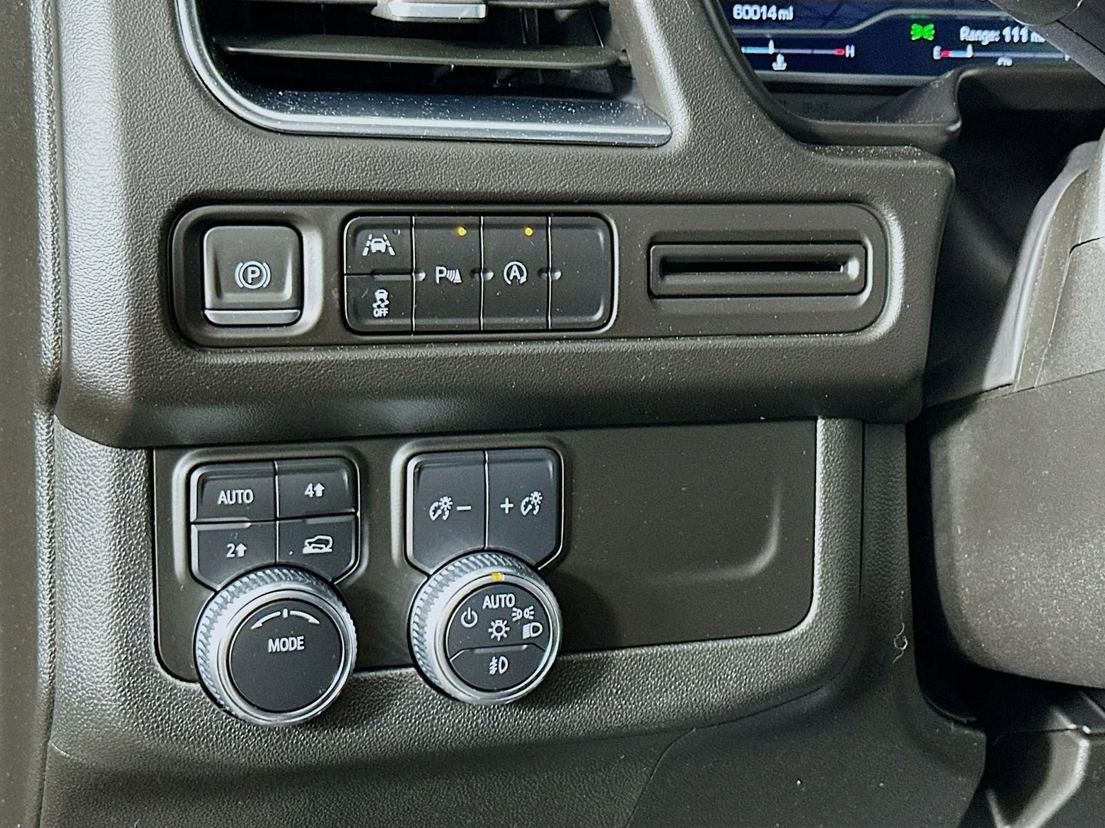 2023 GMC Yukon SLT - Photo 13
