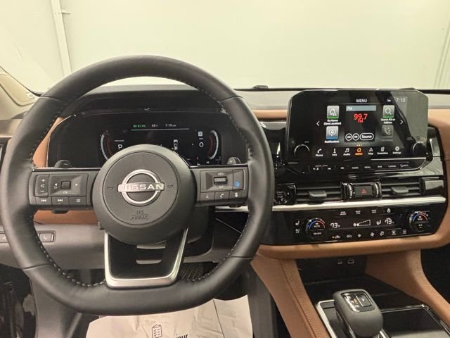 Used 2025 Black Nissan Platinum image 19