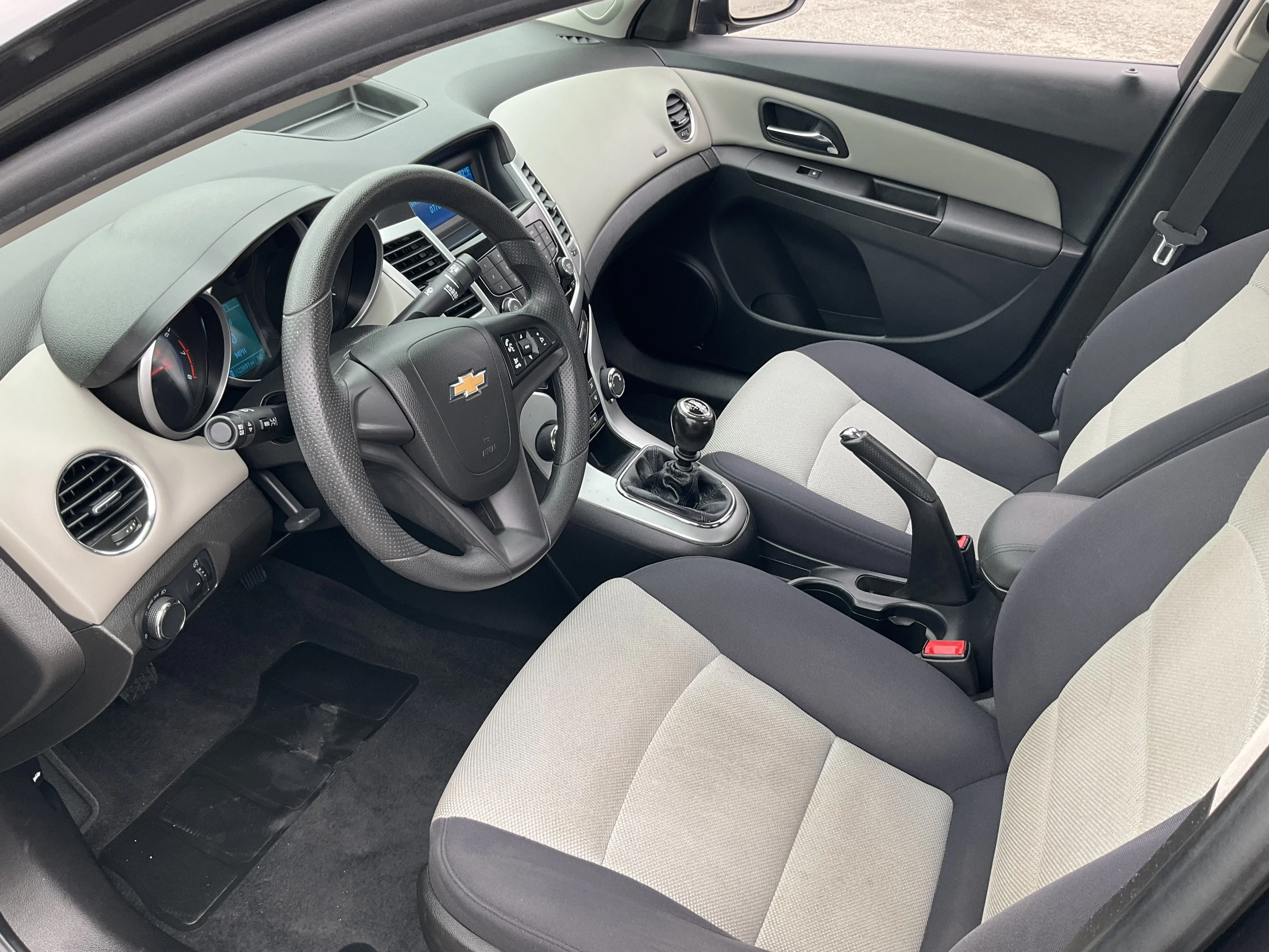 Used 2014 Gray Chevrolet LS image 5