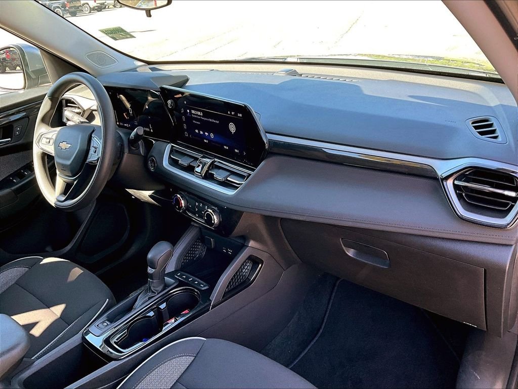 Used 2025 Gray Chevrolet LT image 14