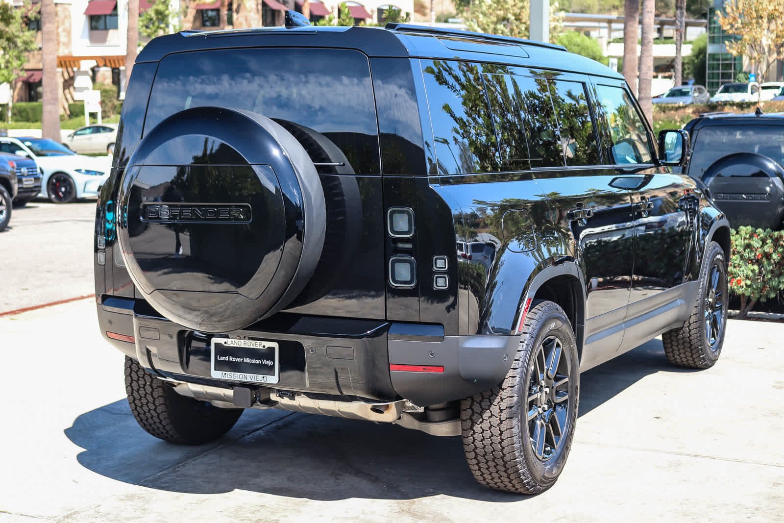 New 2026 Santorini Black Land Rover S image 4