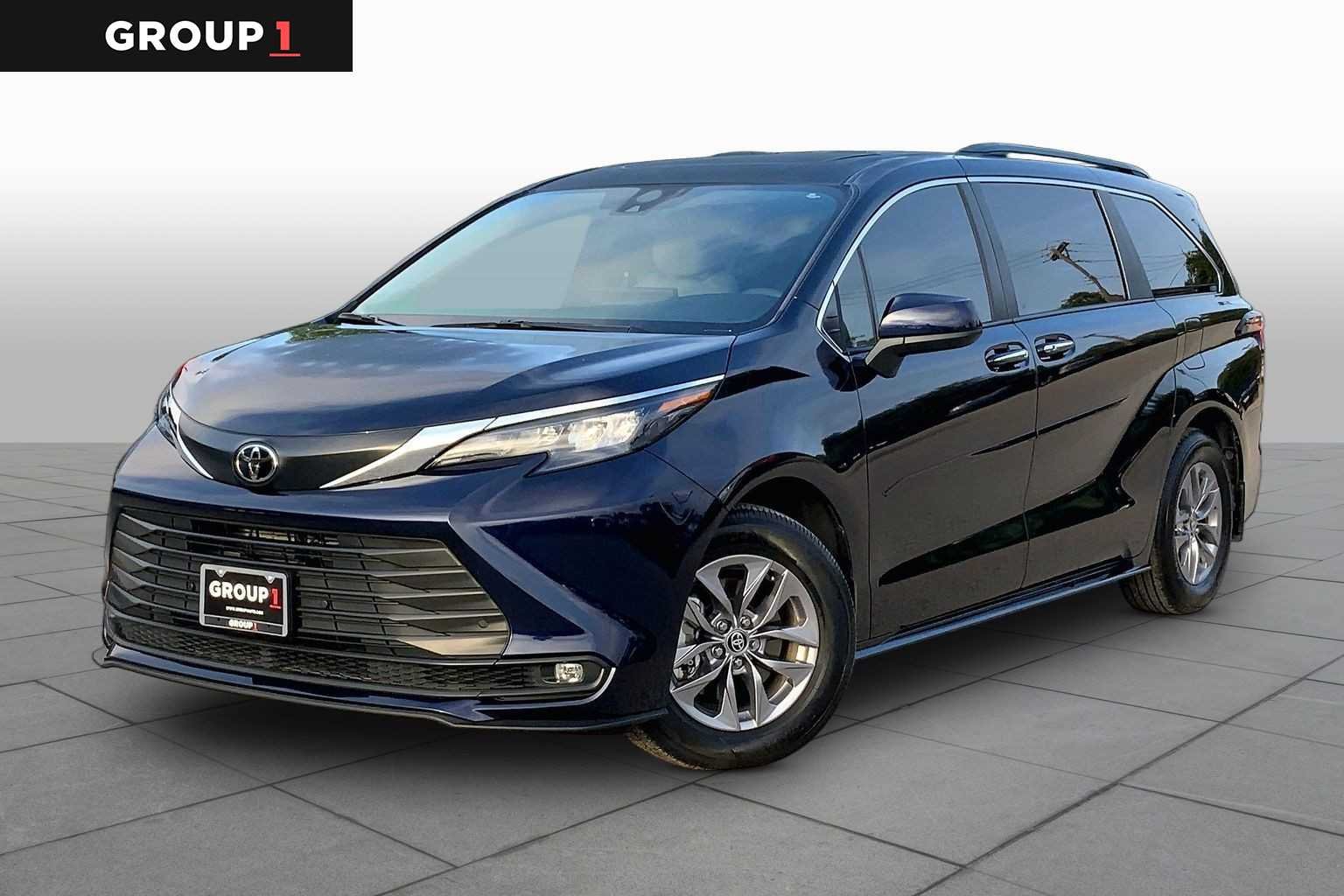 2026 Toyota Sienna XLE 8-Passenger Hybrid FWD's photo