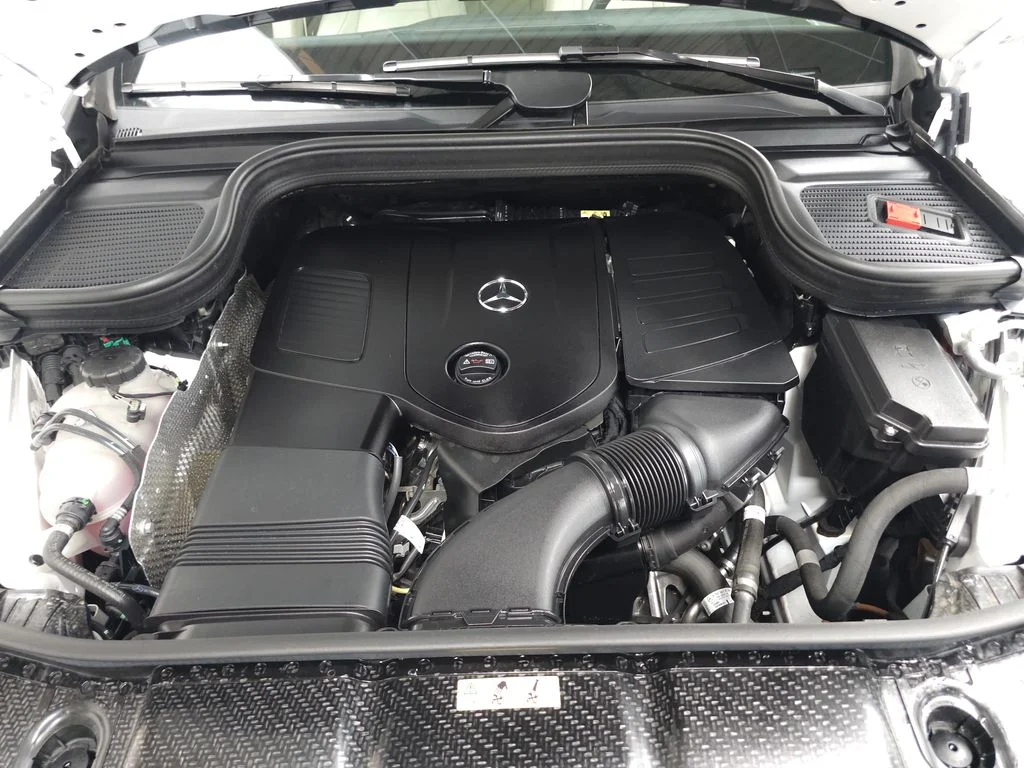 Used 2025 Polar White Mercedes-Benz GLE 450e image 35