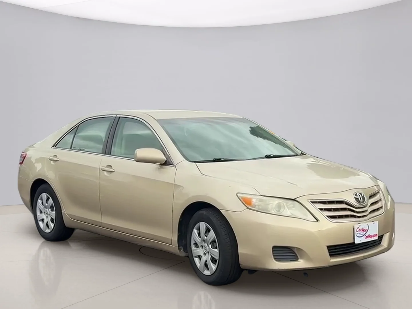 Used 2011 Gold Toyota LE image 3