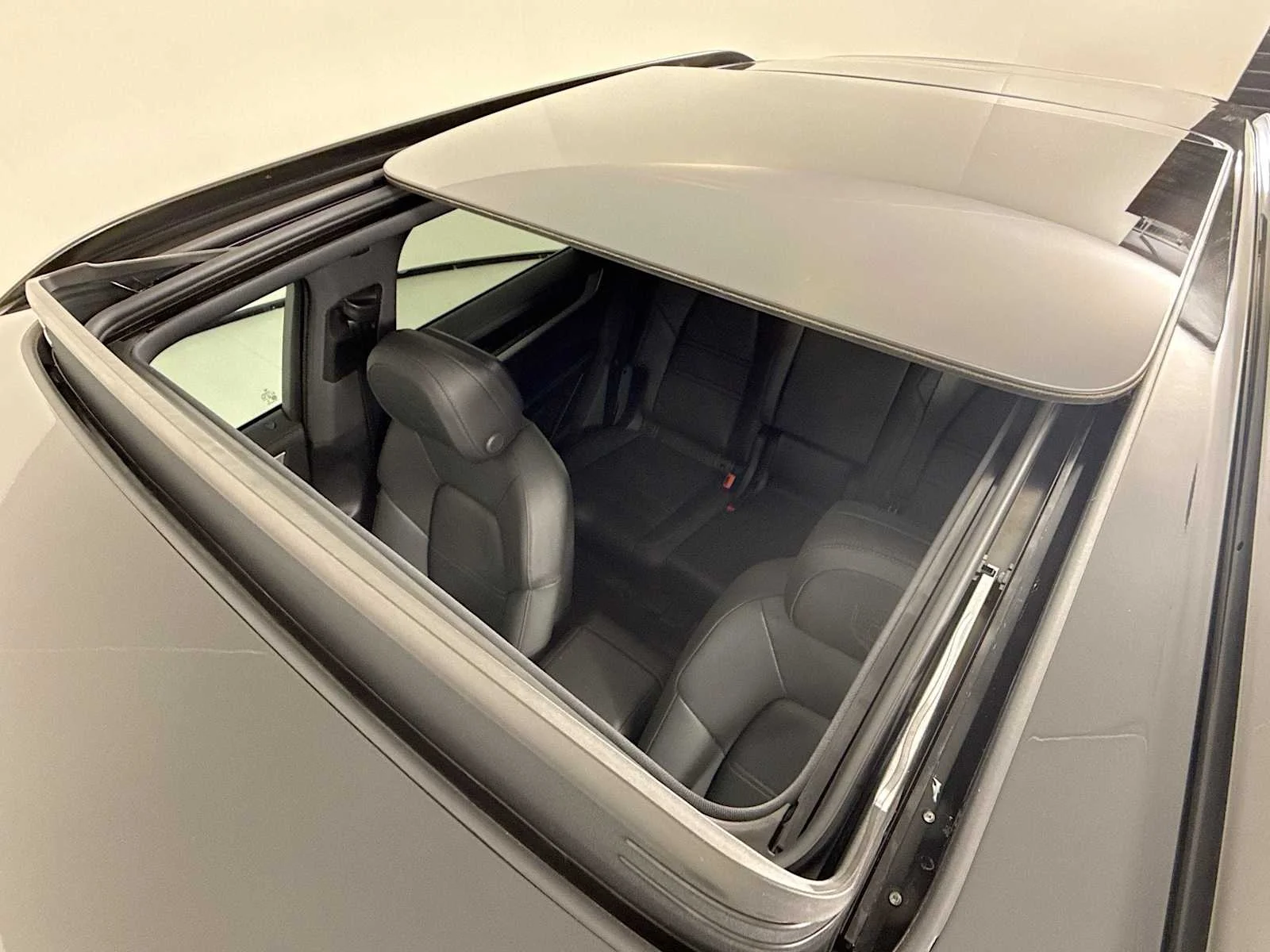 New 2026 Chromite Black Metallic Porsche E-Hybrid image 22