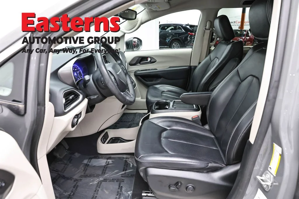 Used 2023 White Chrysler Touring L image 14