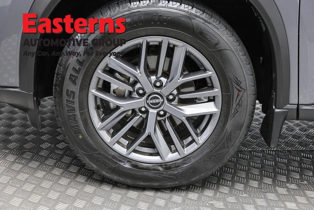Used 2024 Gray Nissan S image 33
