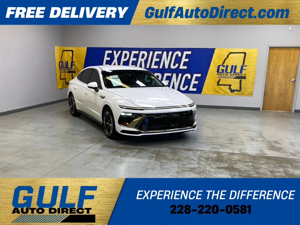 Used 2026 White Hyundai SEL Sport image 1