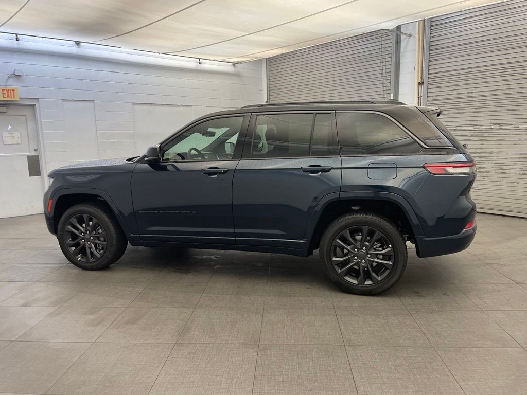 New 2026 Fathom Blue Pearl-Coat Exterior Paint Jeep Limited Reserve image 5