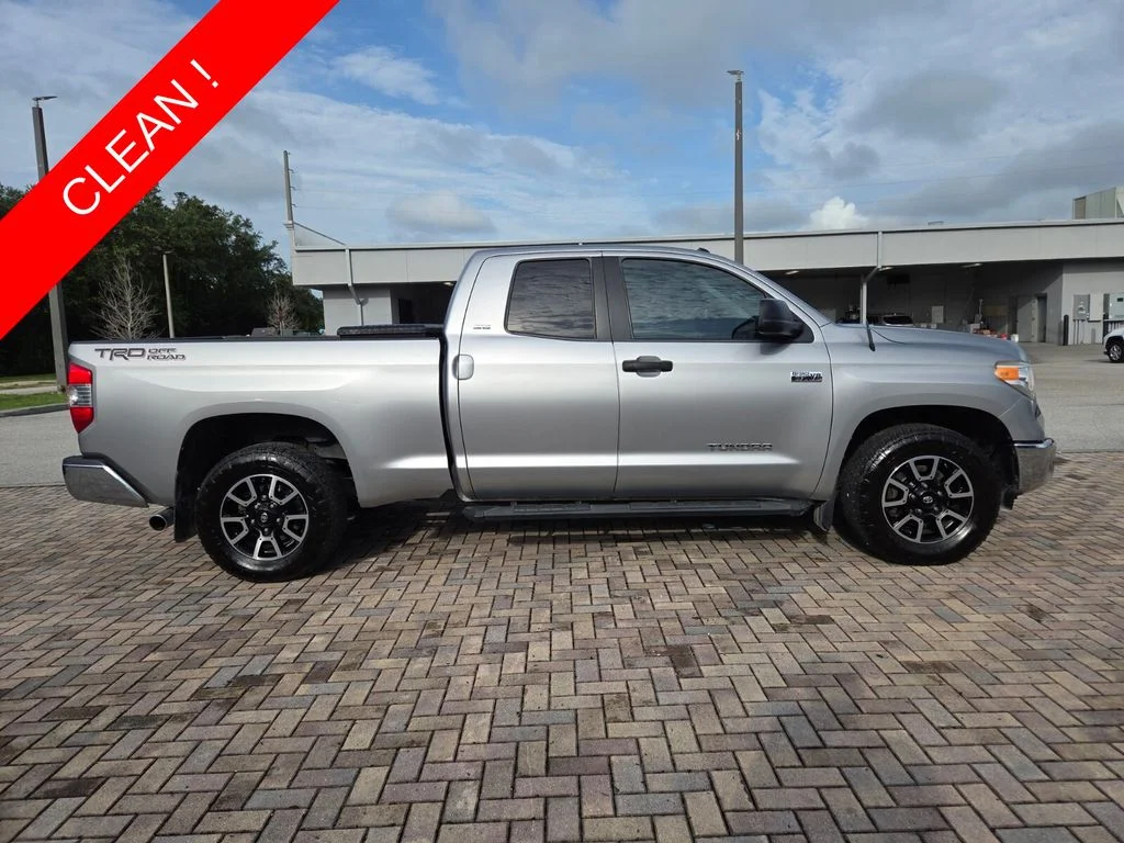 Used 2016 Silver Toyota SR5 image 12