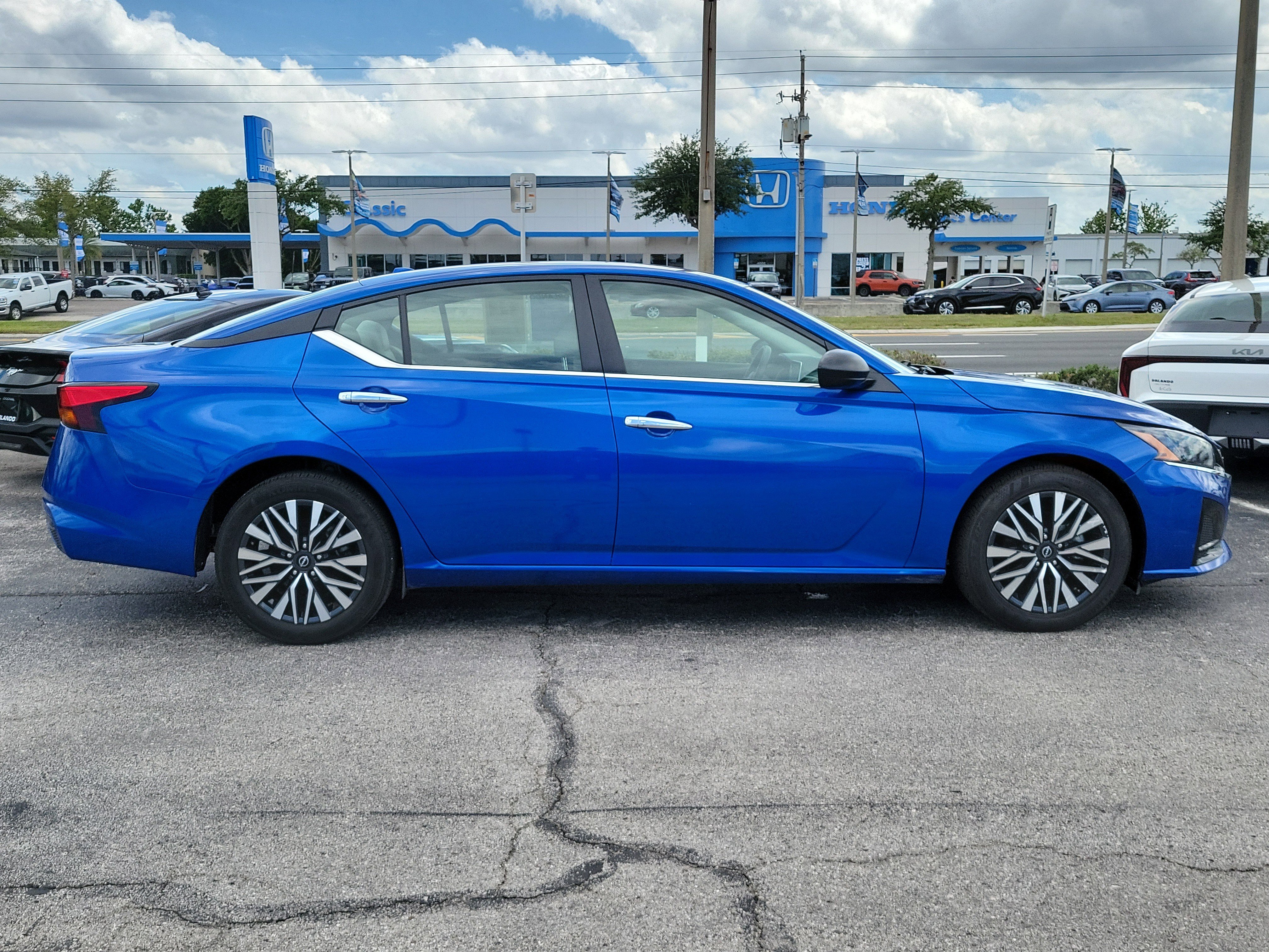 Used 2025 Bluestone Pearl Nissan SV image 7