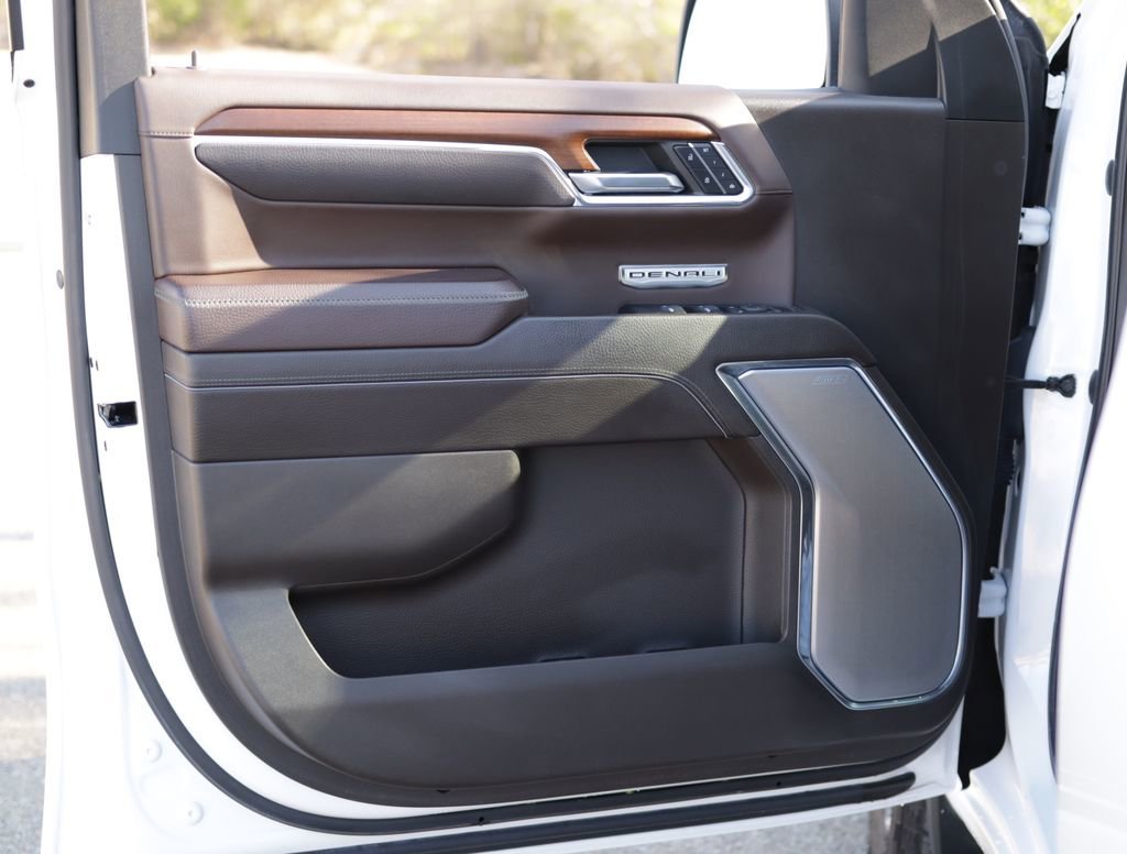 Used 2023 White Frost Tricoat GMC Denali image 24