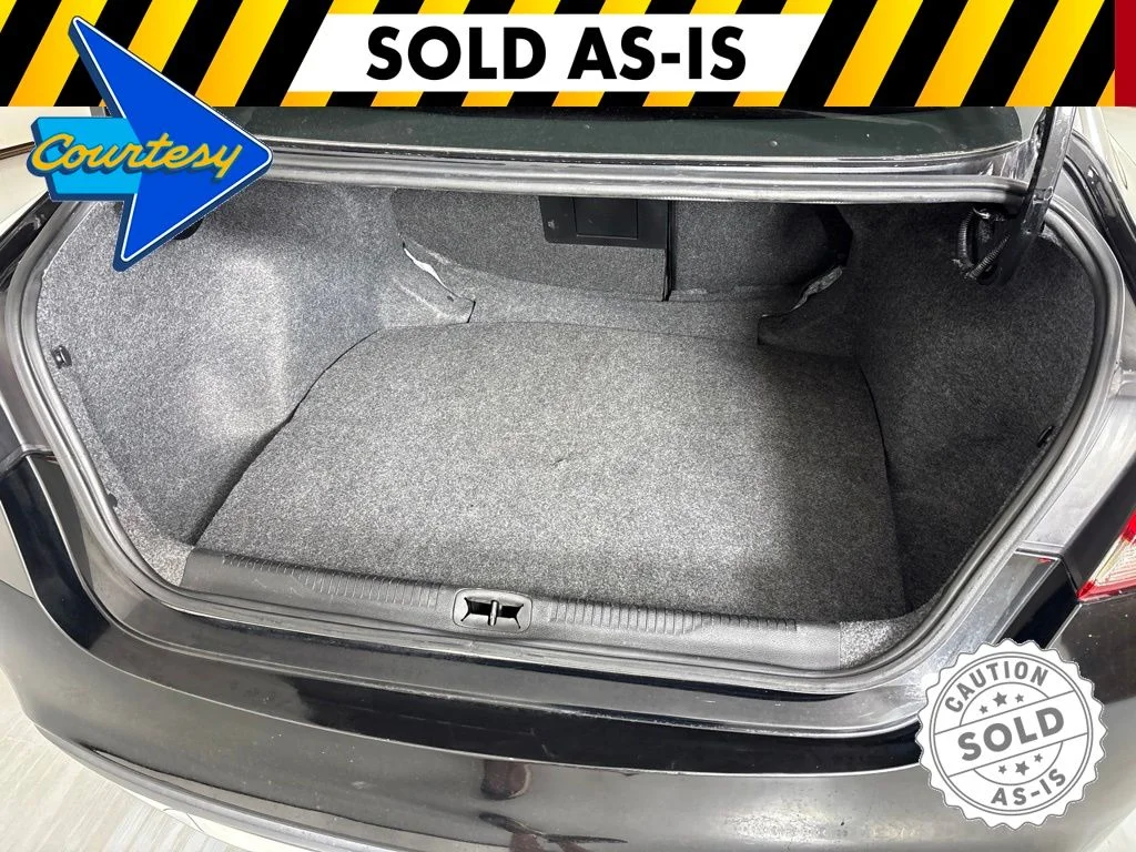 Used 2015 Black Clearcoat Chrysler Limited image 20