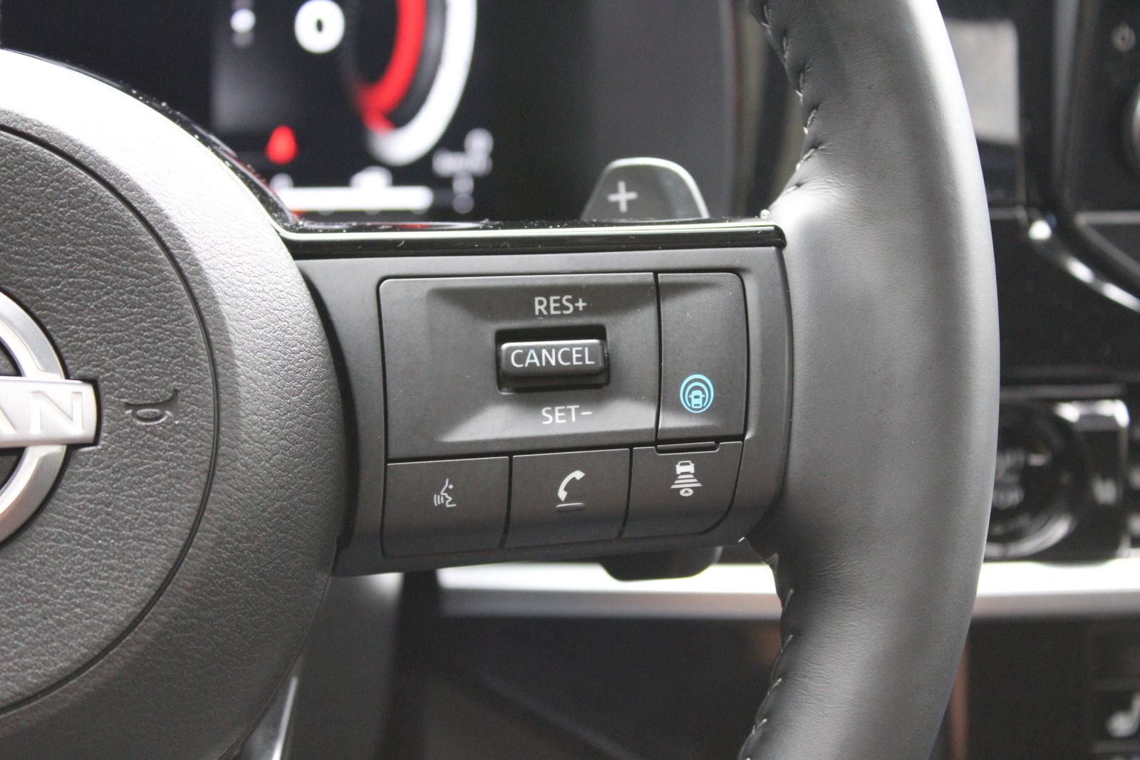 Used 2025 Red Nissan Platinum image 19