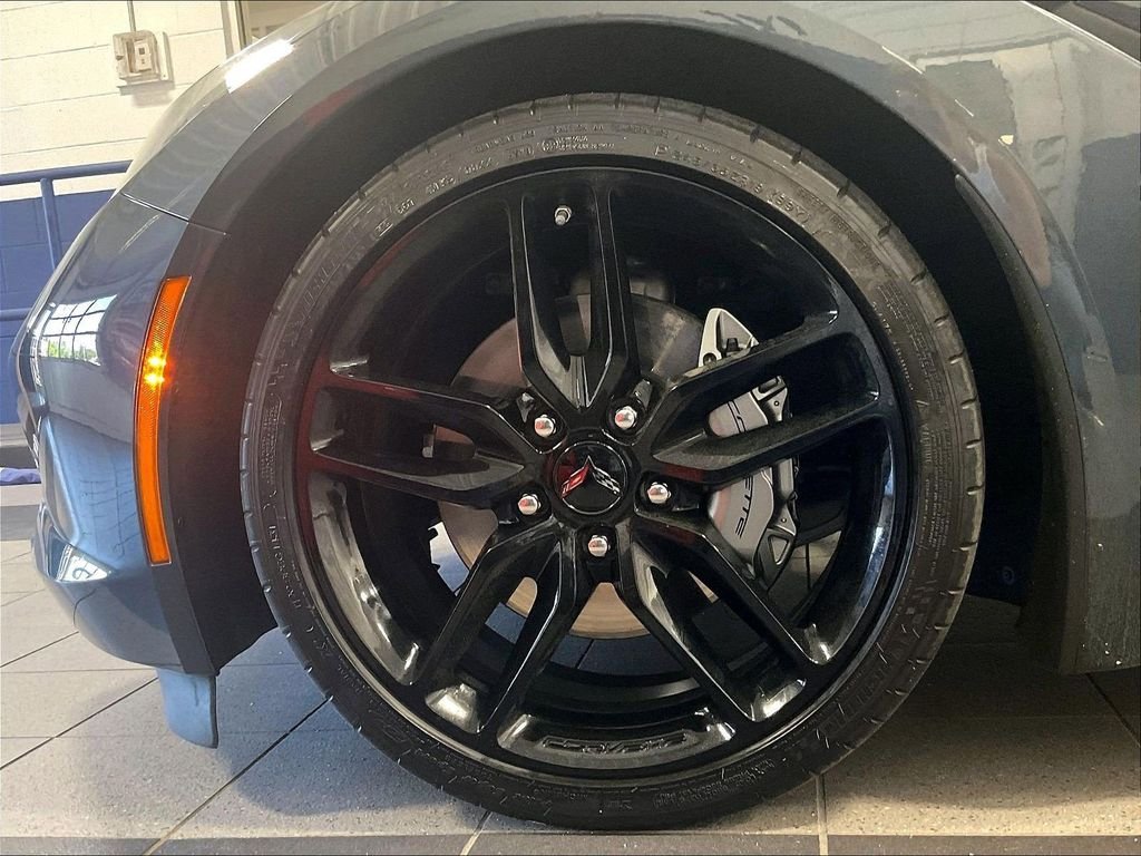 Used 2019 Gray Chevrolet Stingray image 7