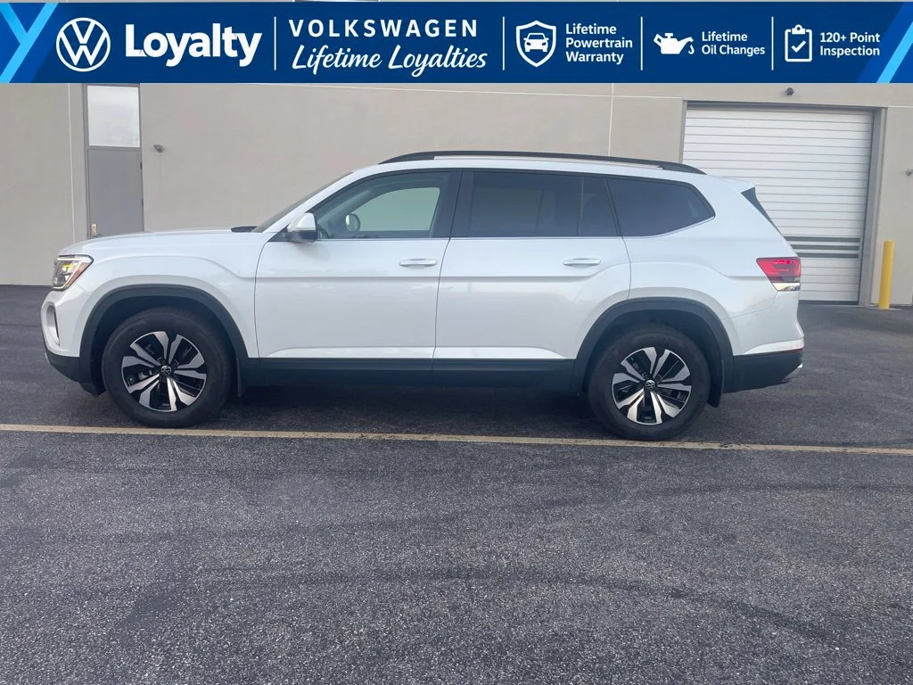 Used 2026 White/off-white Volkswagen SE image 2