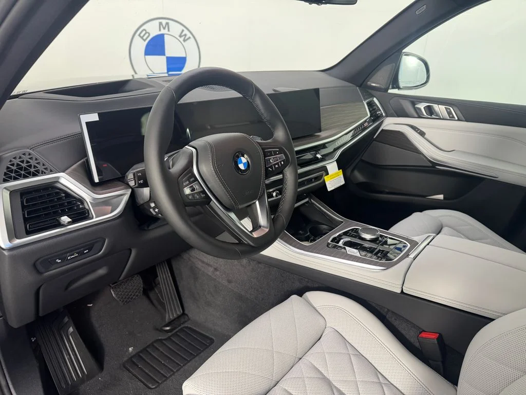 Used 2026 Blue BMW xDrive40i image 4