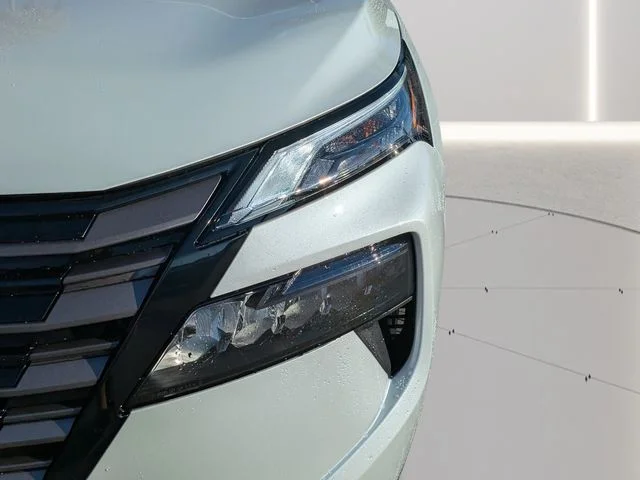 New 2026 Everest White Pearl TriCoat Nissan SV image 7