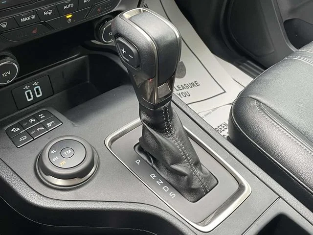Used 2019 White Platinum Clearcoat Ford Lariat image 35