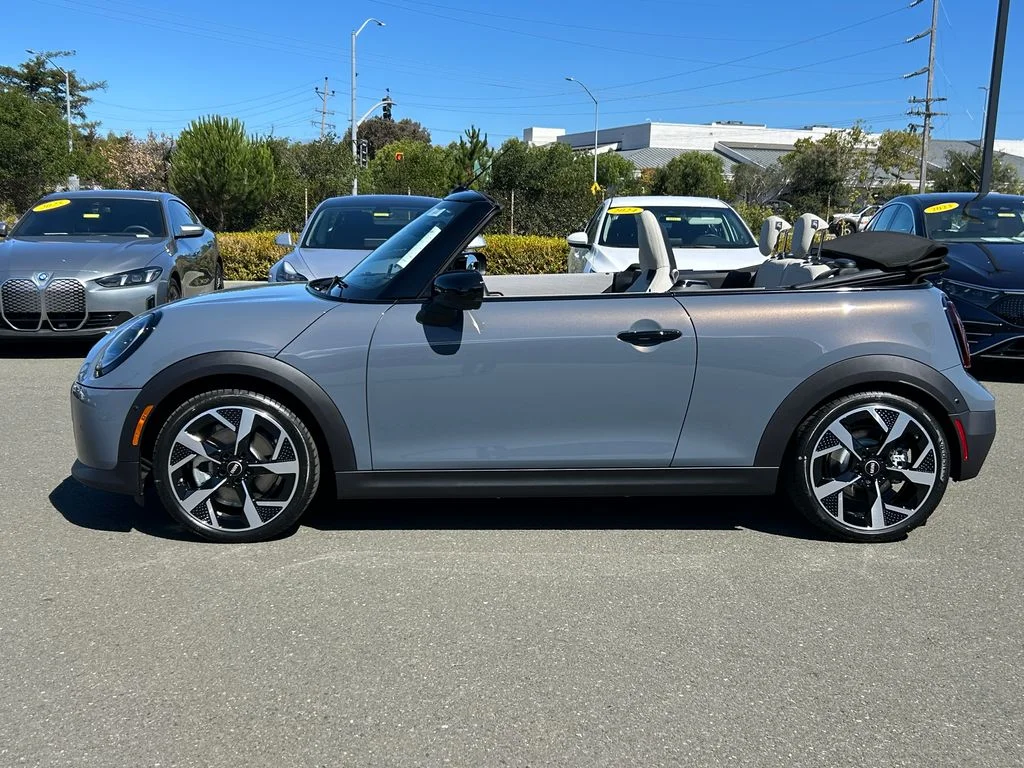 New 2026 Copper Grey Metallic MINI Signature Plus image 2