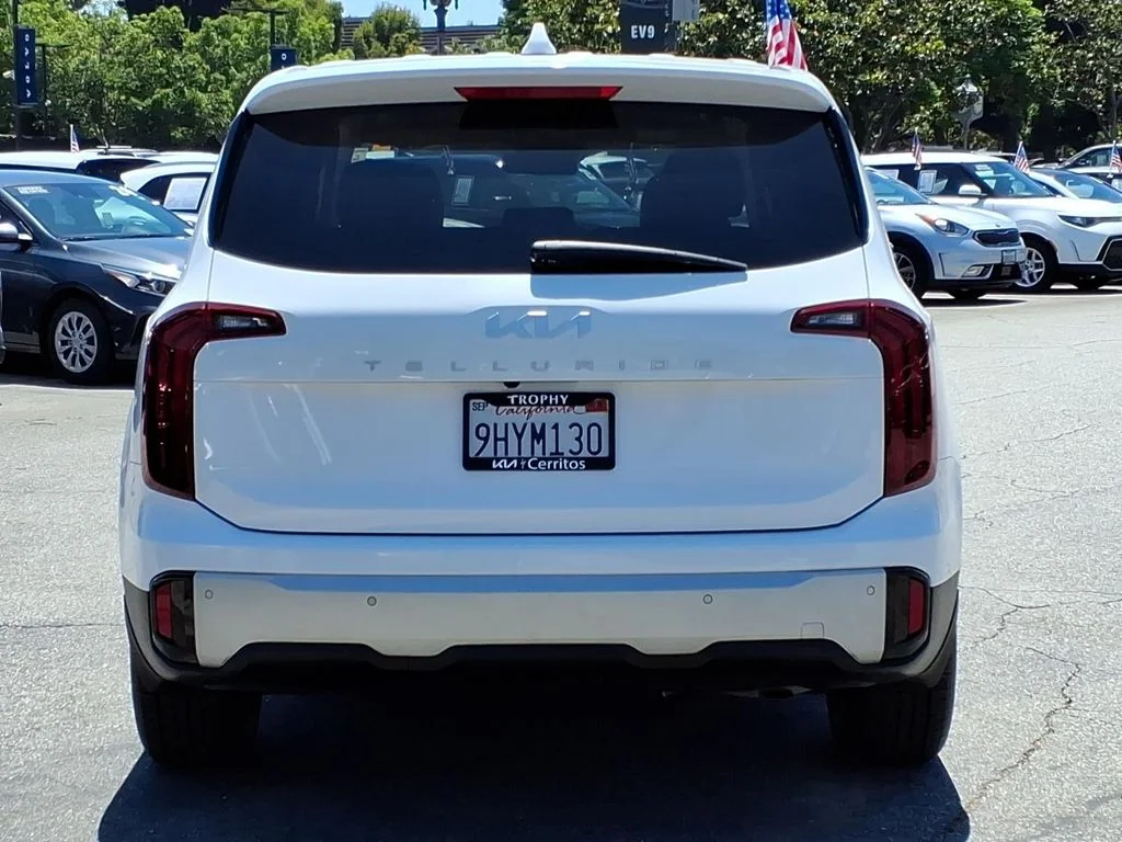 Certified Used 2024 White Kia LX image 5