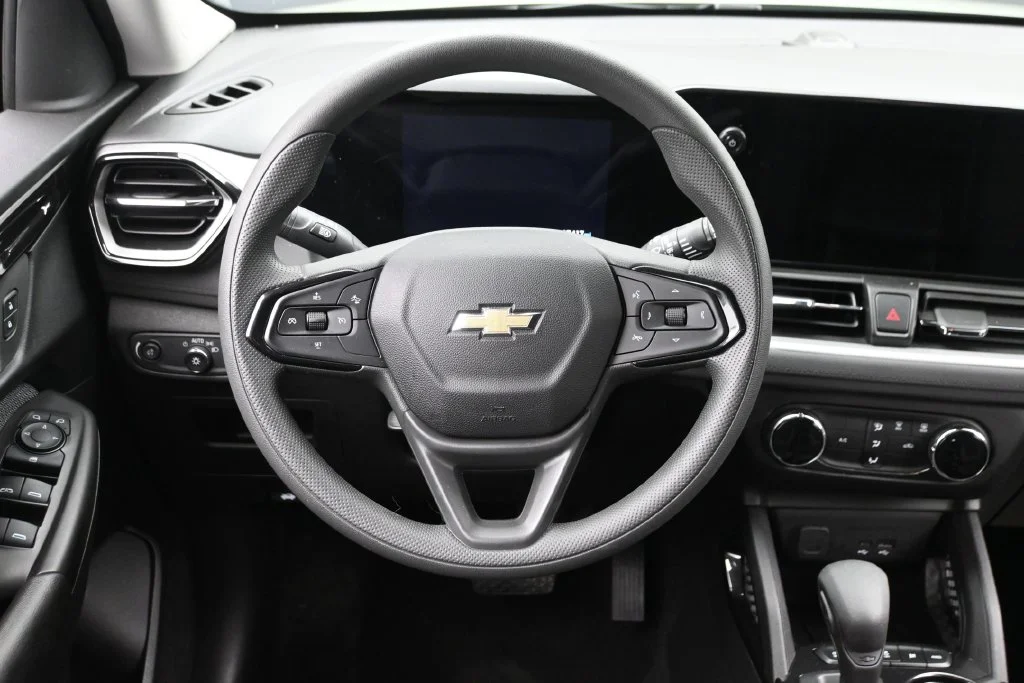 Used 2025 Green Chevrolet LS image 14