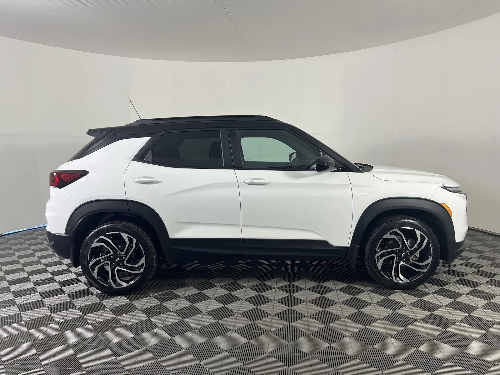 Used 2024 Summit White Chevrolet RS image 23