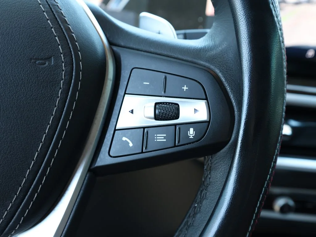Used 2025 Gray BMW xDrive40i image 40