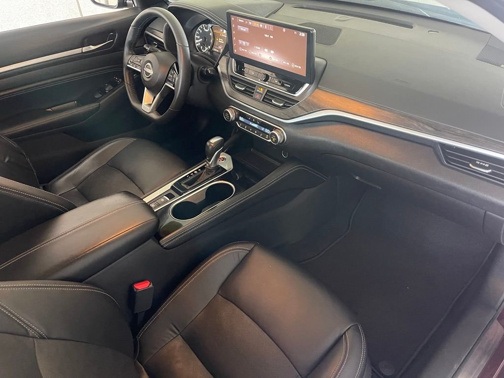 Used 2023 Red Nissan 2.5 SL image 11
