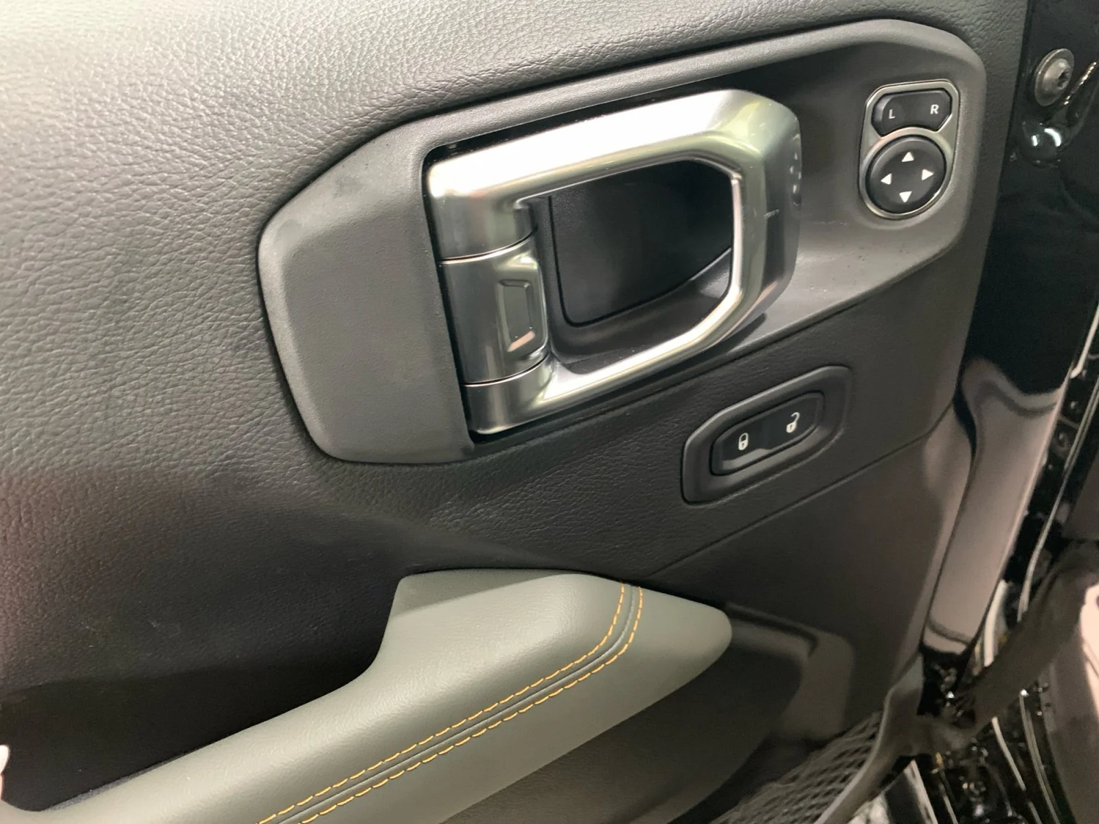 New 2026 Black Jeep Mojave image 11