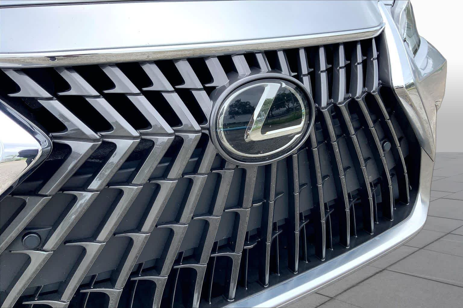 Used 2024 Iridium Lexus  image 29