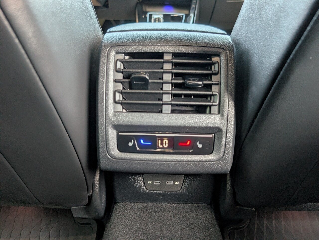 Used 2024 Blue Volkswagen 2.0T image 9