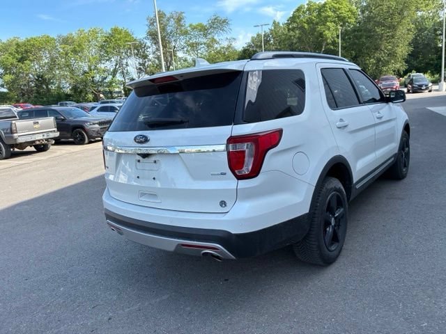 Used 2016 White Ford XLT image 7