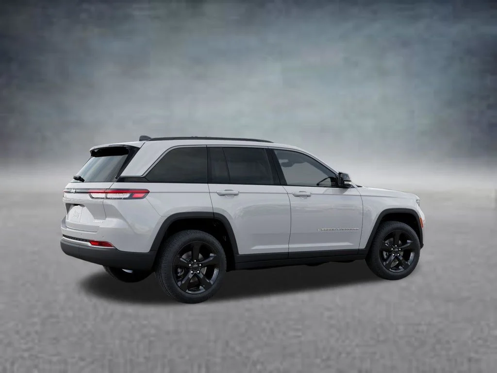 New 2026 Bright White Clear-Coat Exterior Paint Jeep Limited image 4
