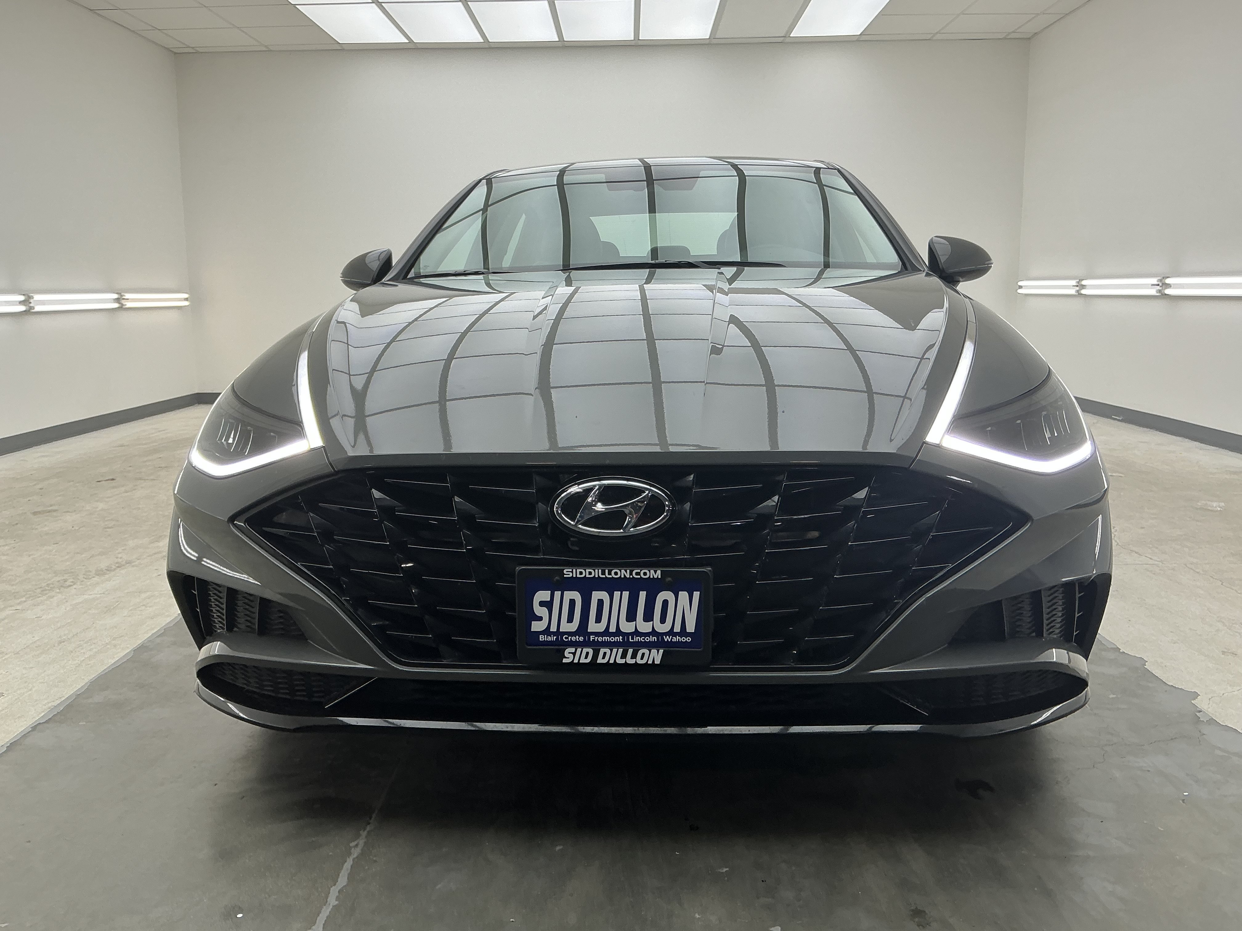 Used 2023 Hampton Gray Hyundai SEL image 2